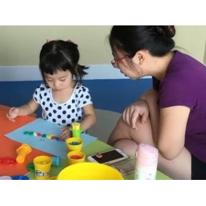 艾右兒童繪本館