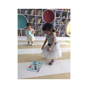 艾右兒童繪本館