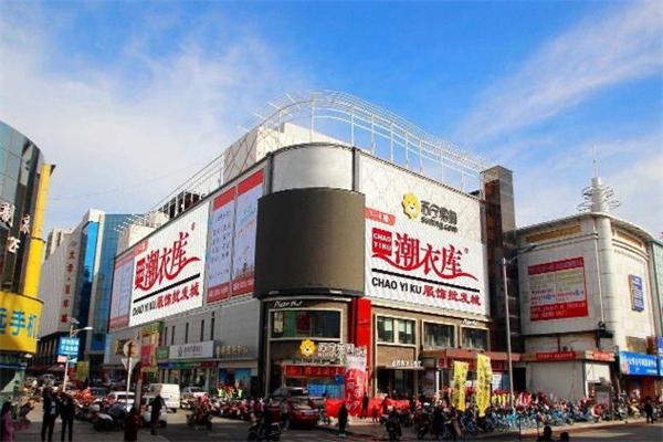 開一家潮衣庫掙錢嗎？利潤多大？