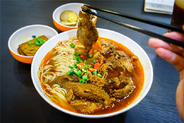 老奶奶牛肉面館