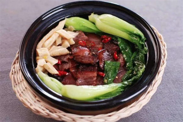 初二班煲仔飯 初二班煲仔飯