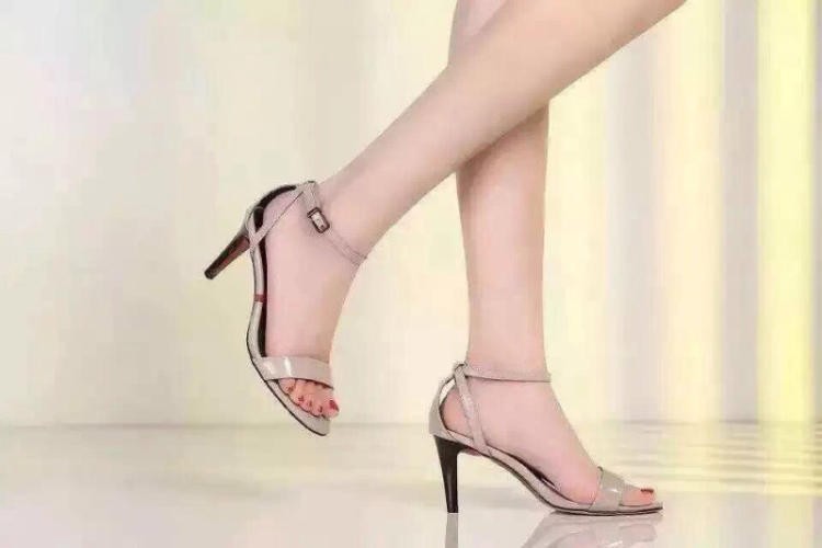 品牌女鞋加盟如何降低投資風(fēng)險(xiǎn)